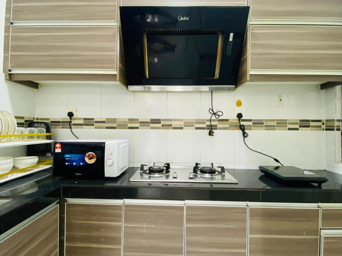 Apartment Cozy 1-10 Pax 4qbeds 2sbeds Sec7, I-city *