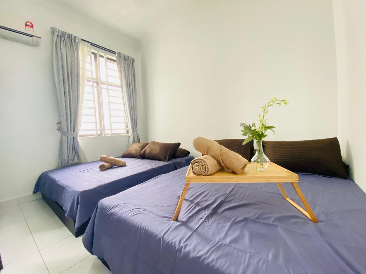 Apartment Cozy 1-10 Pax 4qbeds 2sbeds Sec7, I-city Shah Alam