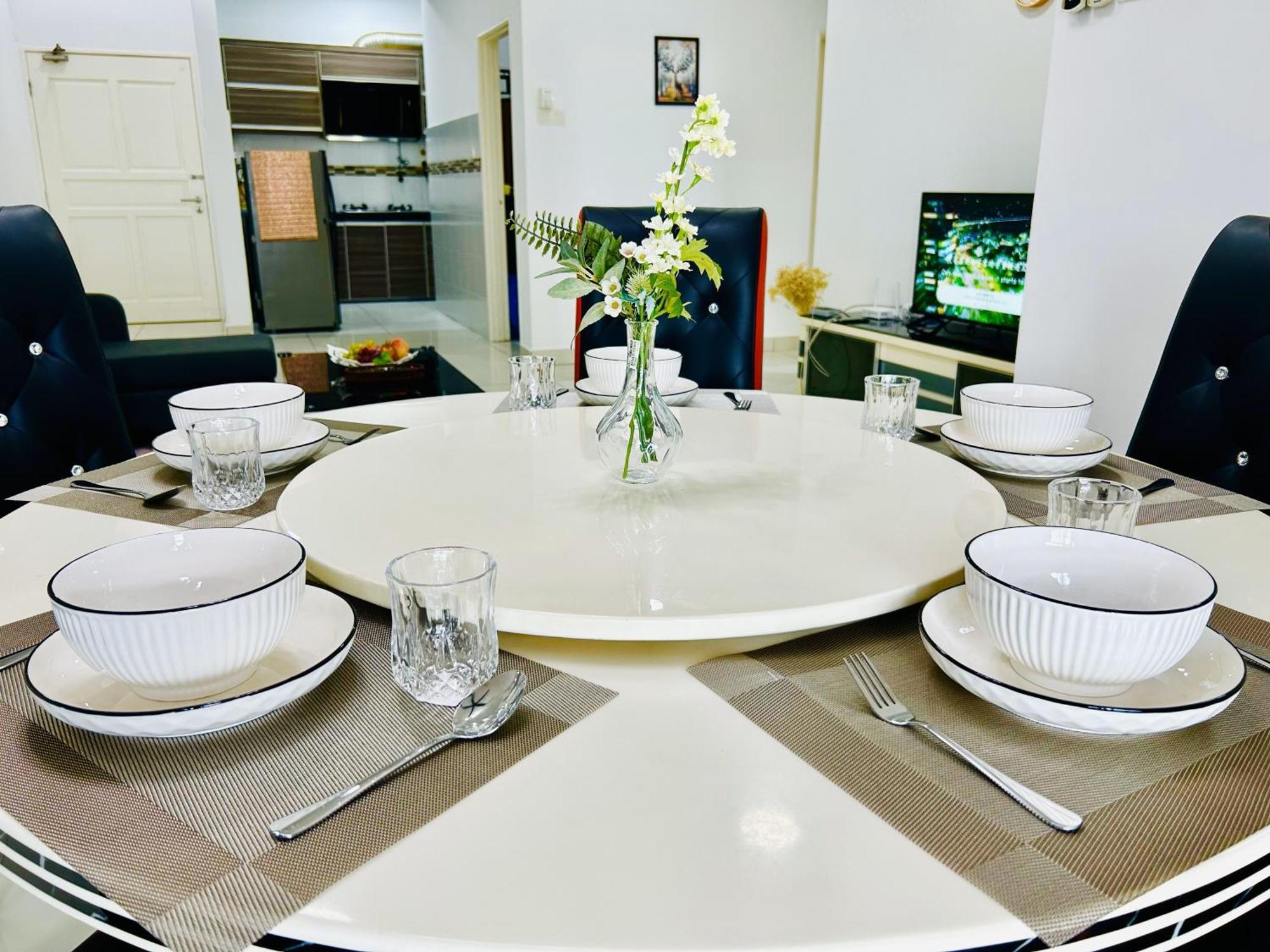 Apartment Cozy 1-10 Pax 4qbeds 2sbeds Sec7, I-city *